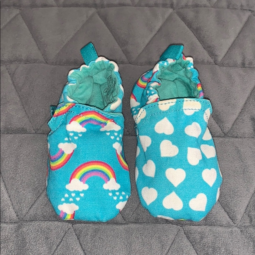 Weechooze “Loved” 🌈 wee crib booties 9-12 mo